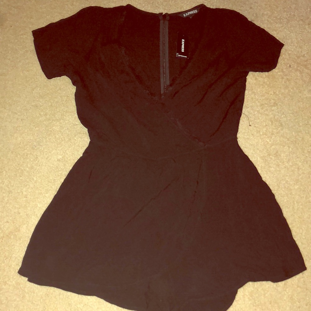 Express black romper 🌹